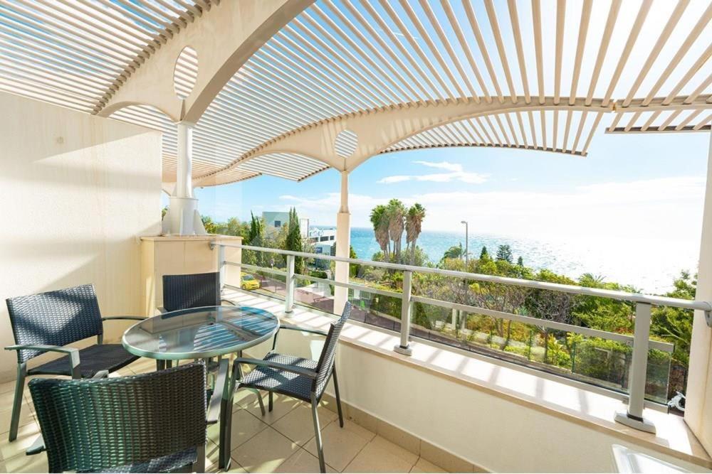 Oceanside Terrace Apartment By Holiday Rental Madeira Фуншал Екстериор снимка